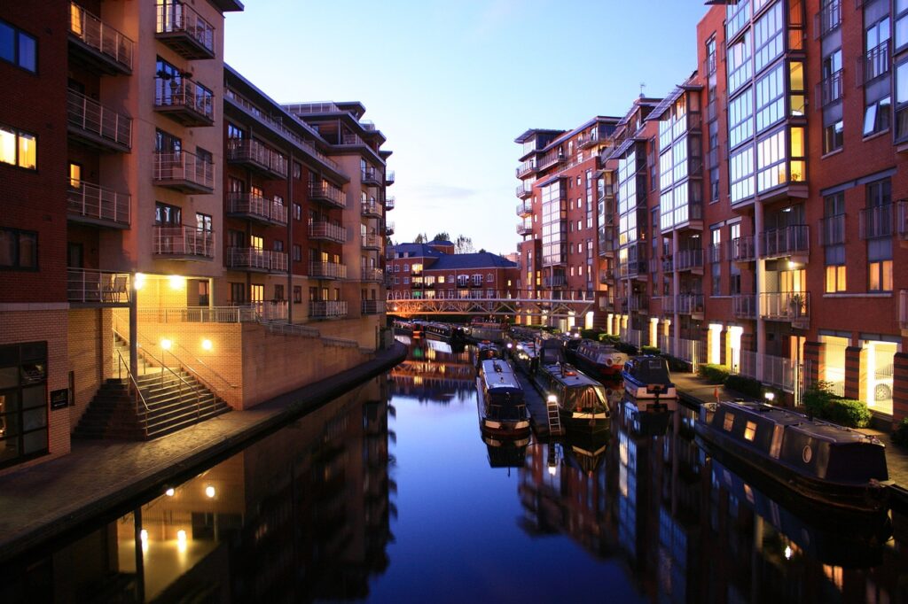 Picture of Tall buildings and a canal in Birmingham city